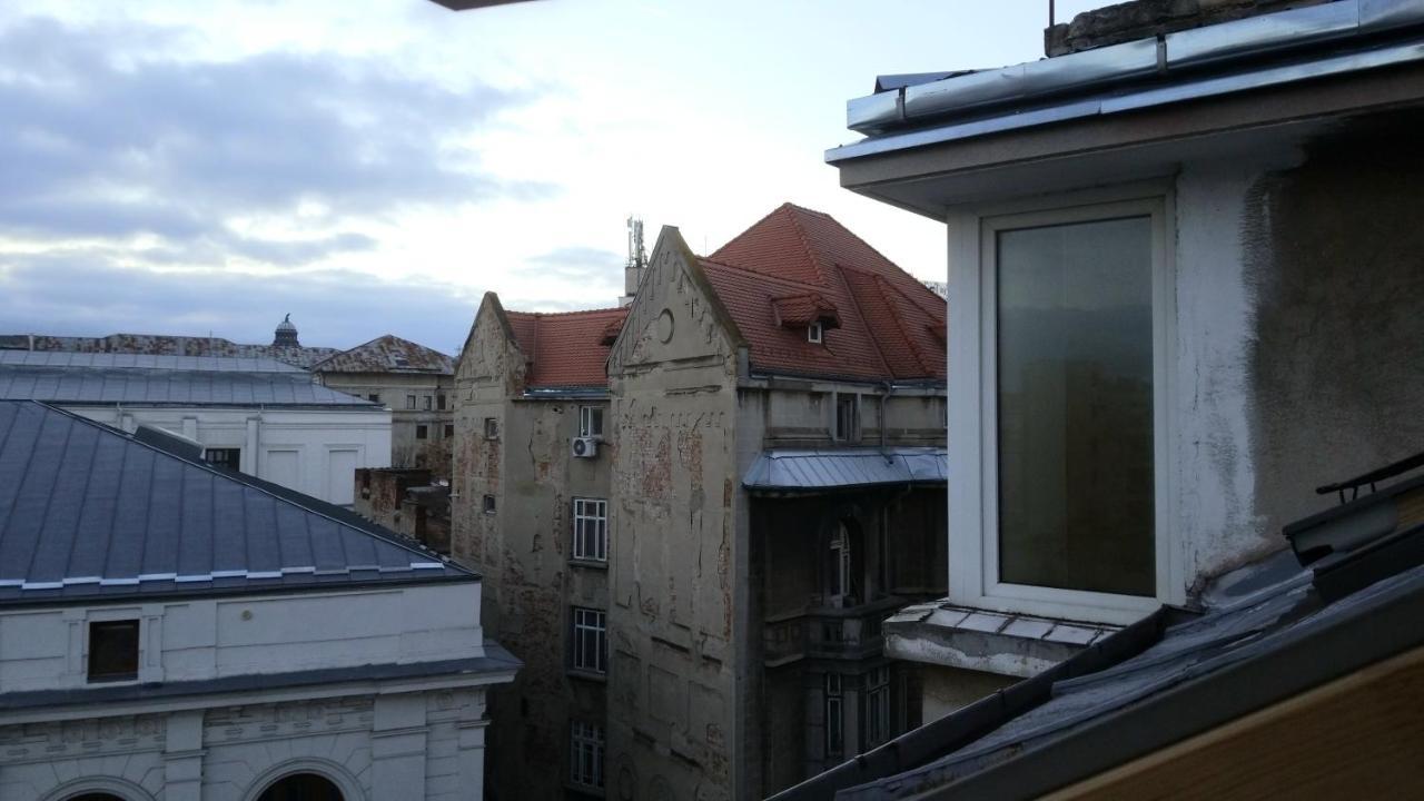 Private Room At Ceausescu'S Place In Old City Unirii Square Bucharest Exterior photo