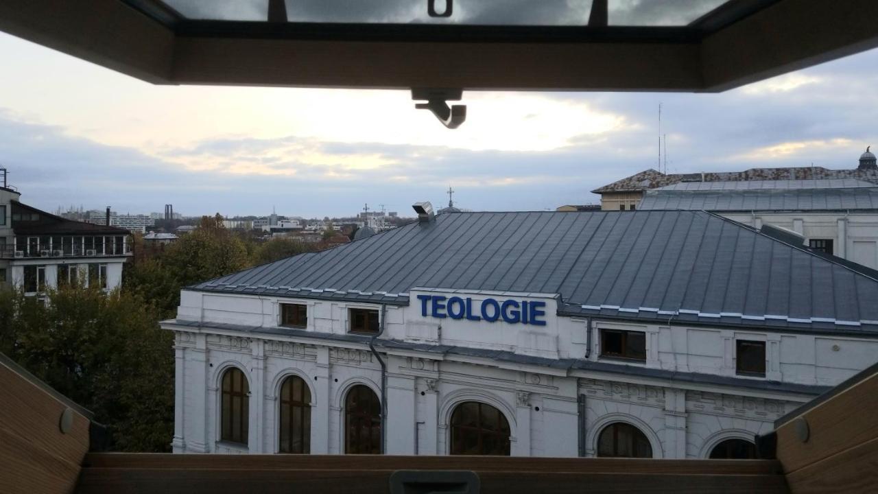 Private Room At Ceausescu'S Place In Old City Unirii Square Bucharest Exterior photo