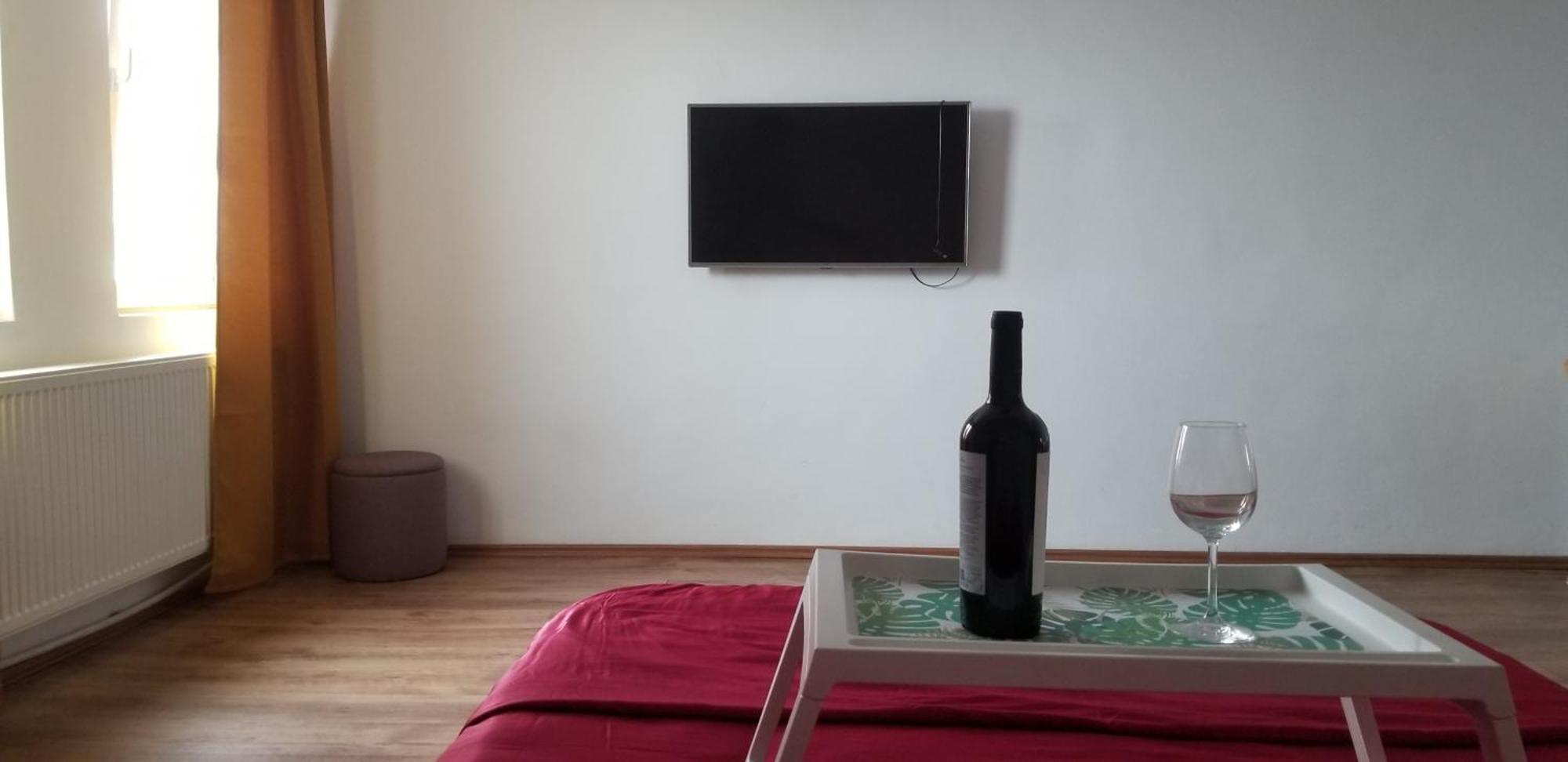 Private Room At Ceausescu'S Place In Old City Unirii Square Bucharest Exterior photo